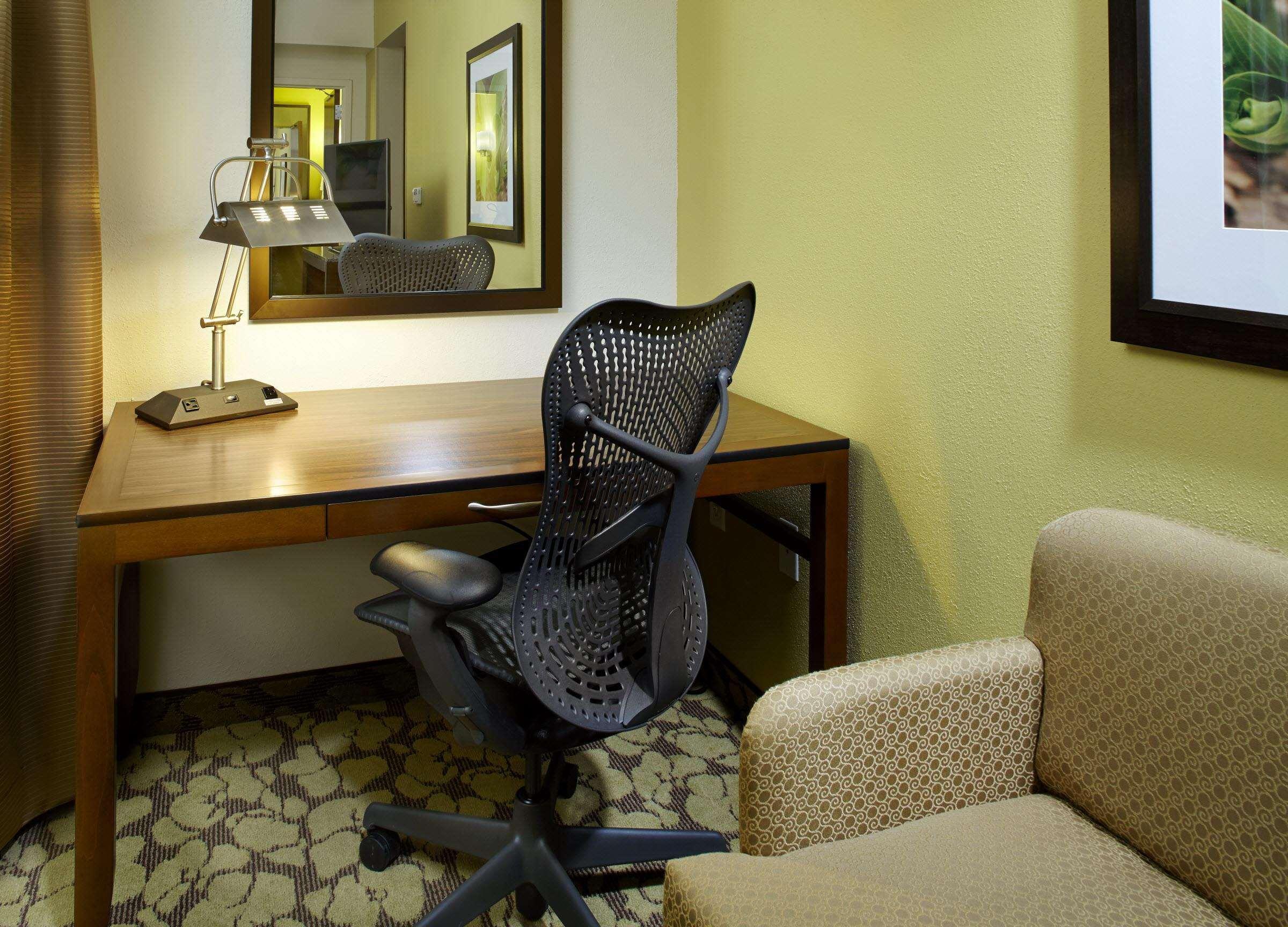 Hilton Garden Inn Roanoke Exterior photo