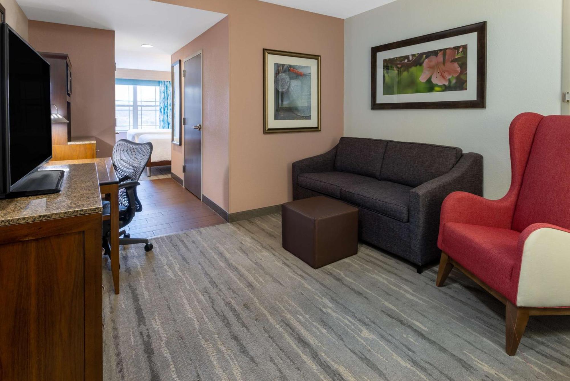 Hilton Garden Inn Roanoke Exterior photo