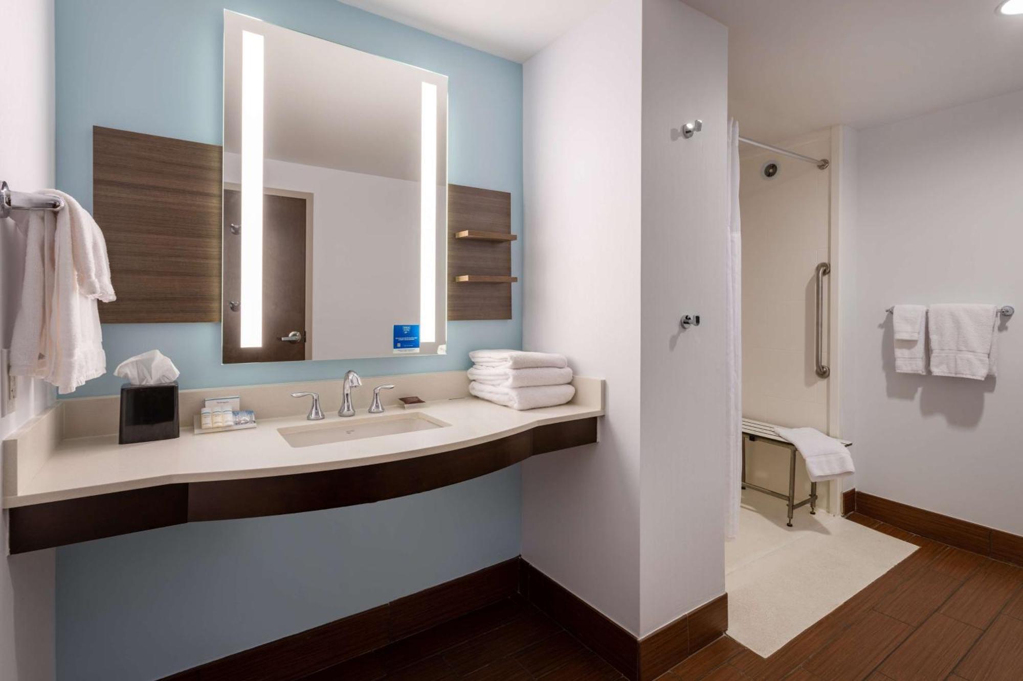 Hilton Garden Inn Roanoke Exterior photo