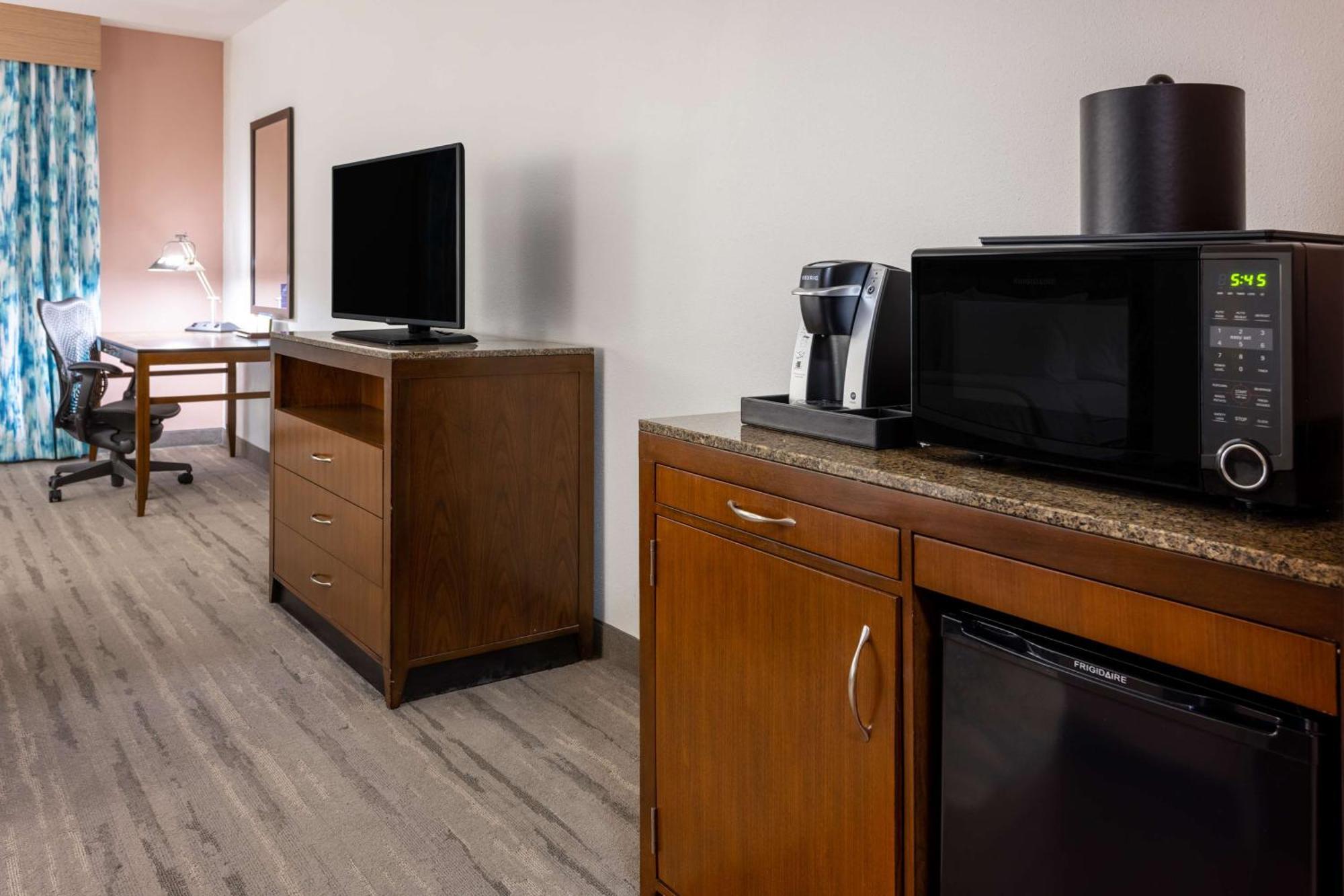 Hilton Garden Inn Roanoke Exterior photo