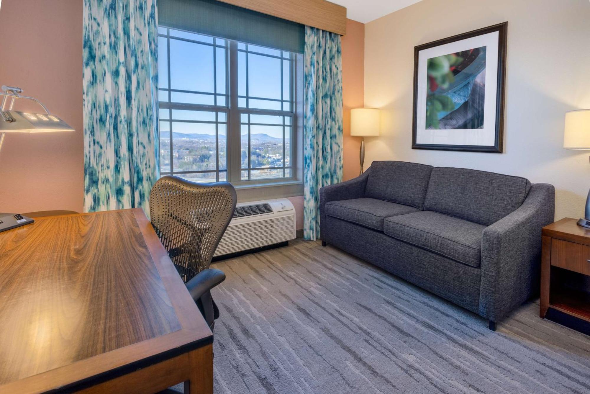 Hilton Garden Inn Roanoke Exterior photo