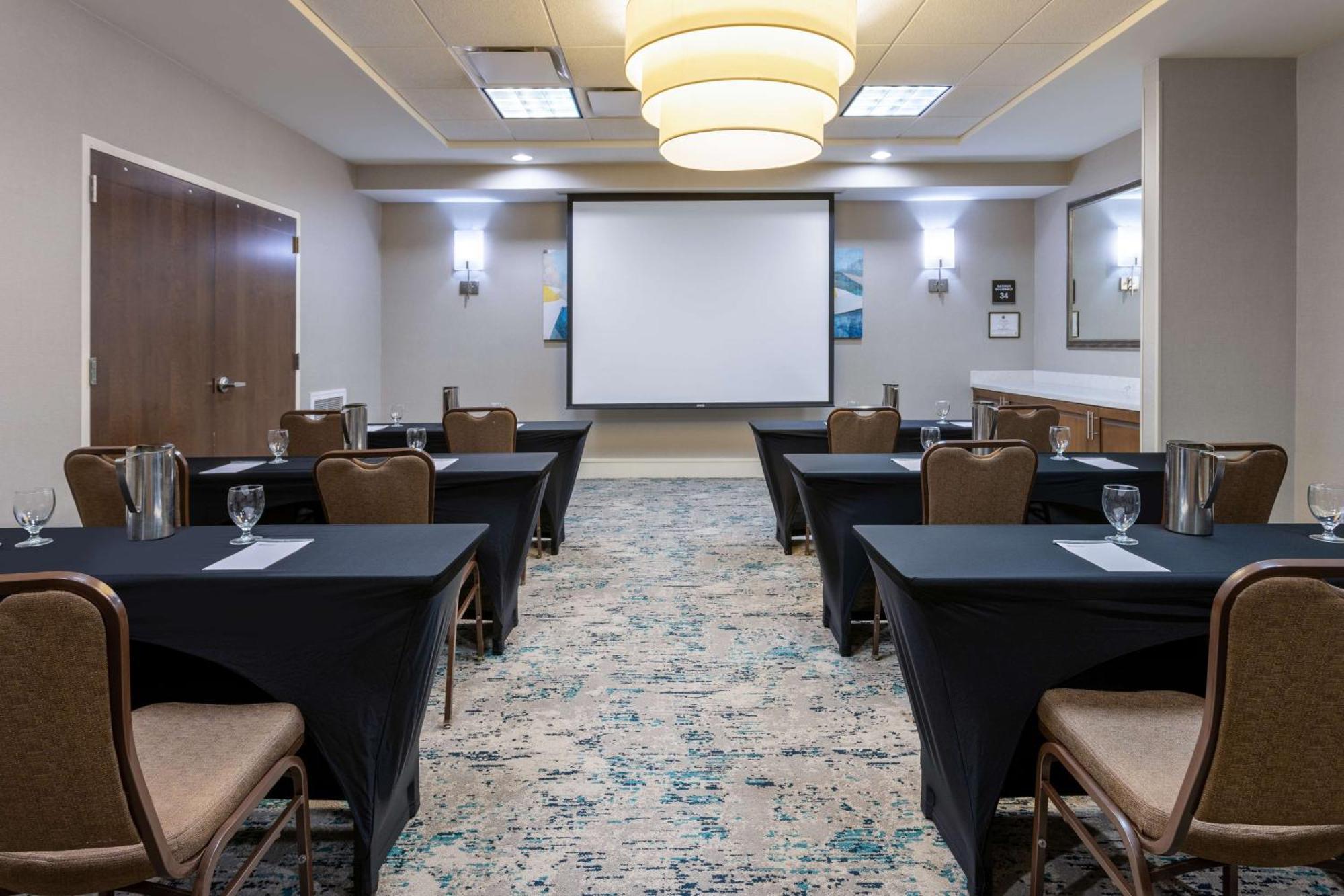 Hilton Garden Inn Roanoke Exterior photo